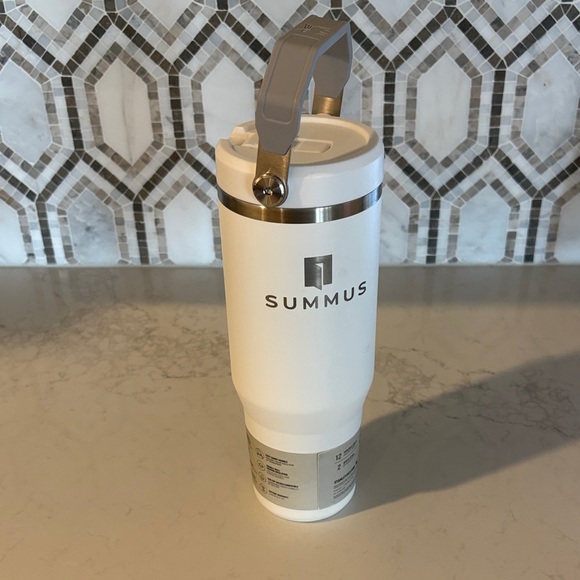 NWT Stanley White and Gray Flip Straw Tumbler - Picture 3 of 4